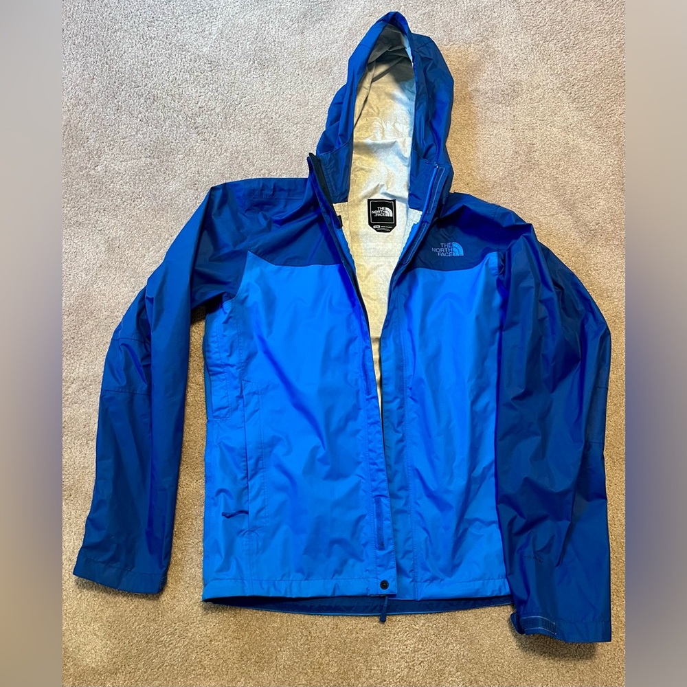 Mens The Northface Venture 2 hooded waterproof raincoat. Medium. Navy blue/blue.